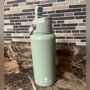 Hydraflow Hybrid - Triple Wall Vacuum Insulated Water Bottle w/ Flip Straw 34oz